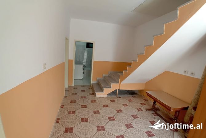 Shtepi me qera Apartament ne Tirane, 1+1, Mobilimi E mobiluar, Pagesa 40,000  Leke.