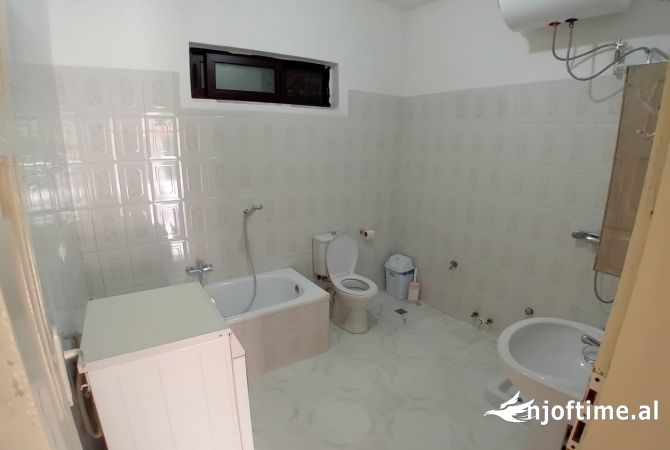 Shtepi me qera Apartament ne Tirane, 1+1, Mobilimi E mobiluar, Pagesa 40,000  Leke.