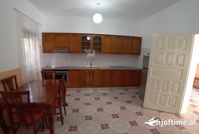 Shtepi me qera 1+1 ne Tirane - 40,000 Leke