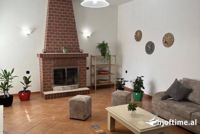 Shtepi me qera 2+1 ne Tirane - 50,000 Leke