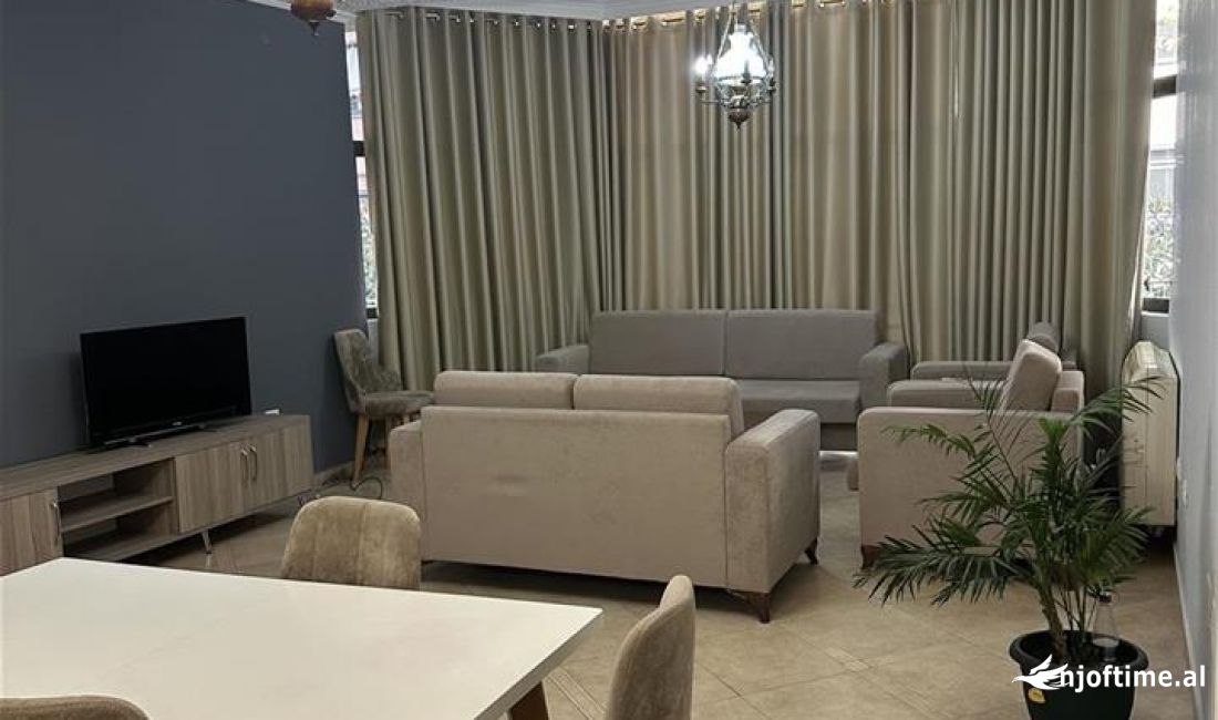 Shtepi me qera Apartament ne Tirane, 3+1, Mobilimi E mobiluar, Pagesa 1,200  Euro.