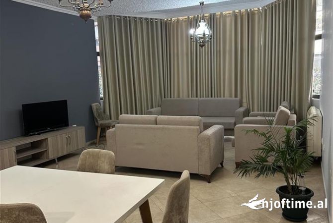 Shtepi me qera 3+1 ne Tirane - 1,200 Euro