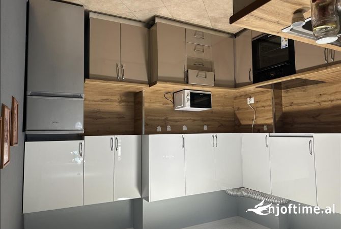 Shtepi me qera Apartament ne Tirane, 3+1, Mobilimi E mobiluar, Pagesa 1,200  Euro.