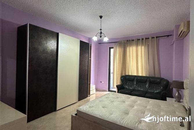 Shtepi me qera Apartament ne Tirane, 3+1, Mobilimi E mobiluar, Pagesa 1,200  Euro.