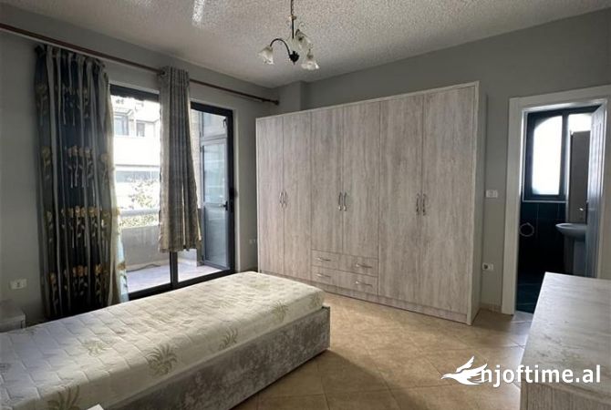 Shtepi me qera Apartament ne Tirane, 3+1, Mobilimi E mobiluar, Pagesa 1,200  Euro.