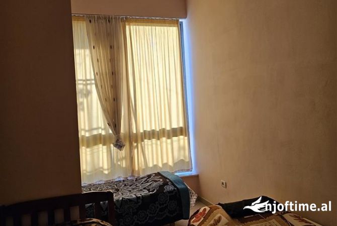 Shtepi ne shitje Apartament ne Tirane, 1+1, Mobilimi E mobiluar, Pagesa 93,000  Euro.