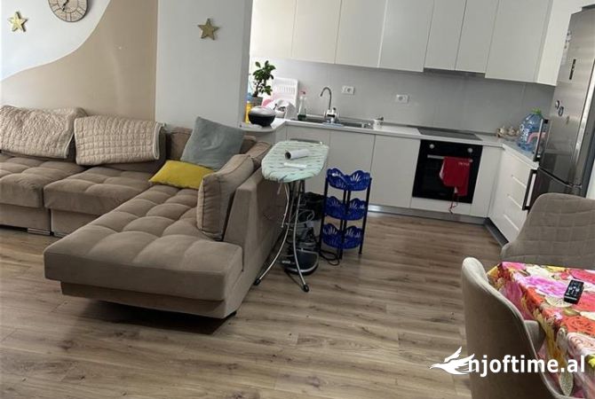 Apartment 102 m2 mbrapa spital American 3 / tek Kmy Yzberish