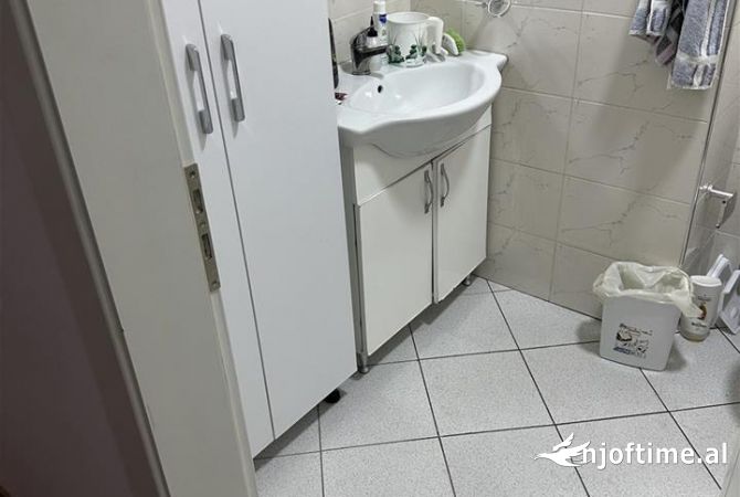 Shtepi ne shitje Apartament ne Tirane, 2+1, Mobilimi E mobiluar, Pagesa 150,000  Euro.
