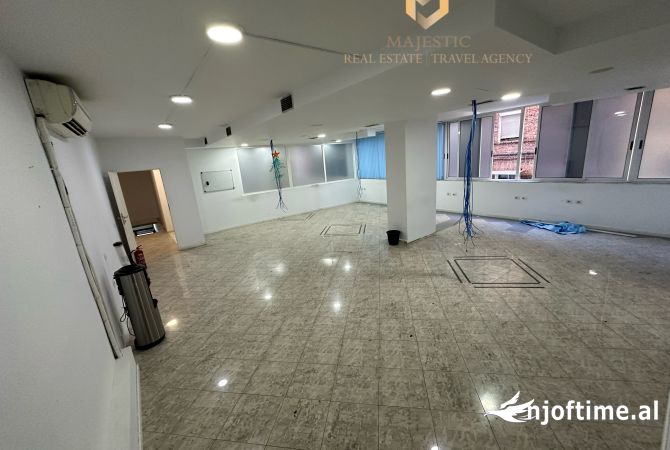 Ambient biznesi me qera 3+1 ne Tirane - 3,000 Euro