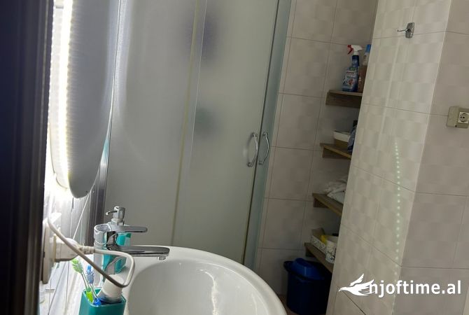 Shtepi me qera Apartament ne Tirane, 2+1, Mobilimi E mobiluar, Pagesa 500  Euro.