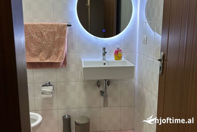 Shtepi me qera Apartament ne Tirane, 2+1, Mobilimi E mobiluar, Pagesa 500  Euro.