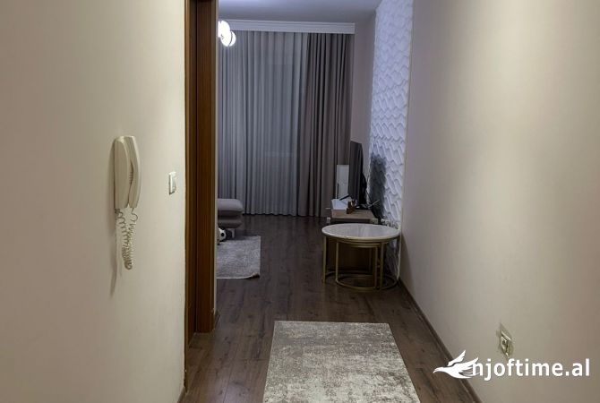 Shtepi me qera Apartament ne Tirane, 2+1, Mobilimi E mobiluar, Pagesa 500  Euro.