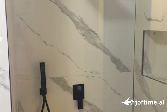 Shtepi ne shitje Apartament ne Tirane, 2+1, Mobilimi E mobiluar, Pagesa 180,000  Euro.