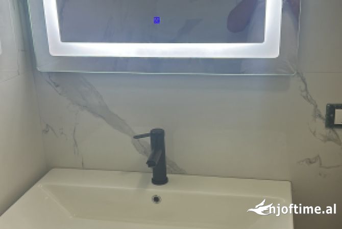 Shtepi ne shitje Apartament ne Tirane, 2+1, Mobilimi E mobiluar, Pagesa 180,000  Euro.