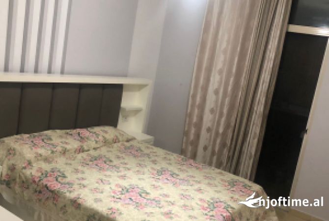 Shtepi me qera Apartament ne Tirane, 2+1, Mobilimi E mobiluar, Pagesa 65,000  Leke.