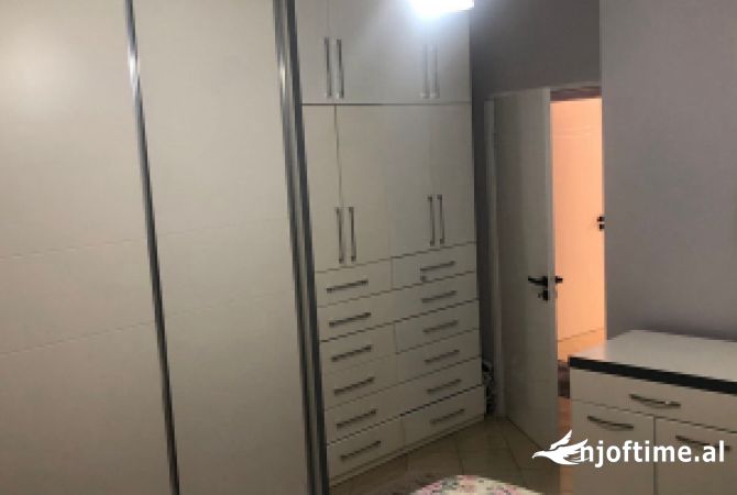 Shtepi me qera Apartament ne Tirane, 2+1, Mobilimi E mobiluar, Pagesa 65,000  Leke.