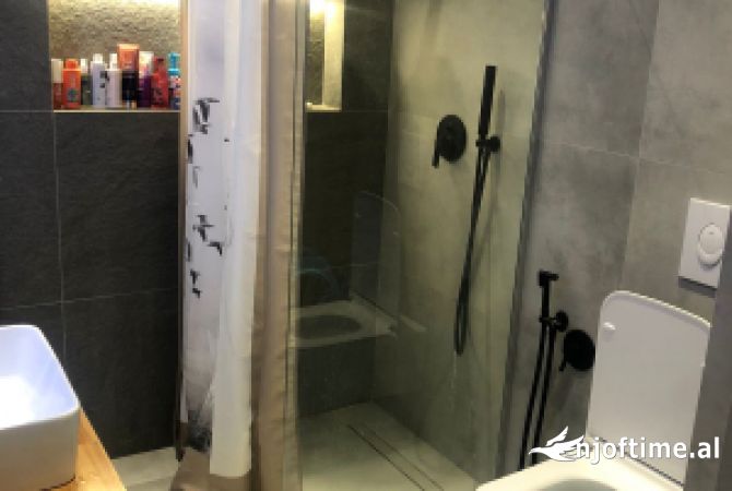 Shtepi me qera 2+1 ne Tirane - 65,000 Leke
