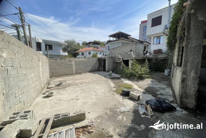 Ambient biznesi me qera 4+1 ne Tirane - 600 Euro