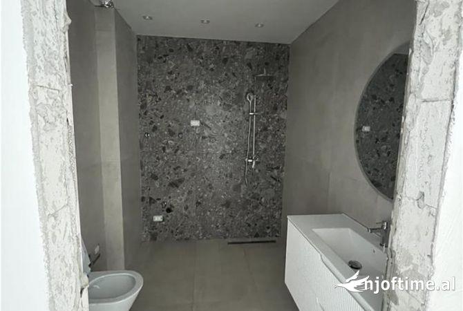 Shtepi me qera 1+1 ne Tirane - 1,200 Euro