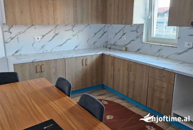 Shtepi me qera Shtepi Private ne Tirane, 3+1, Mobilimi E mobiluar, Pagesa 70,000  Leke.