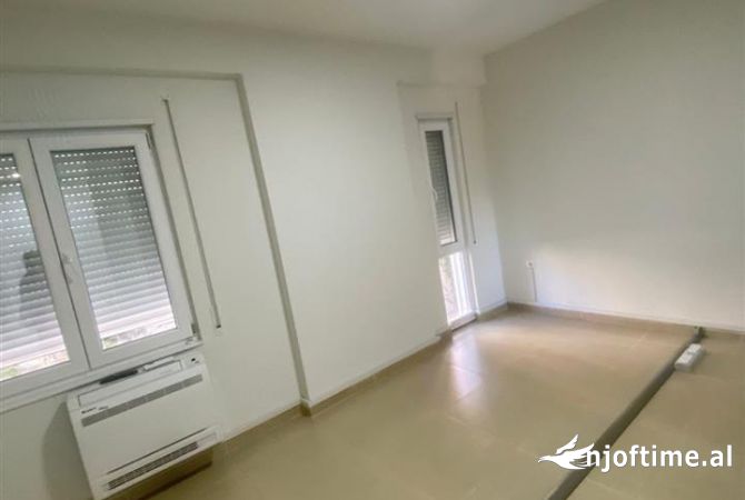 Ambient biznesi me qera 3+1 ne Tirane - 1,800 Euro