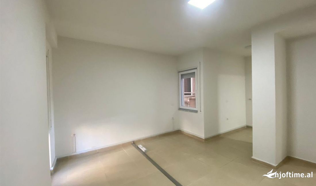 Shtepi me qera Apartament ne Tirane, 1+1, Mobilimi Bosh, pa mobiluar, Pagesa 800  Euro.