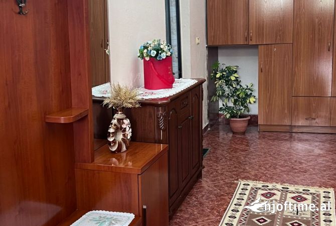 Shtepi me qera Shtepi Private ne Tirane, 2+1, Mobilimi E mobiluar, Pagesa 50,000  Leke.