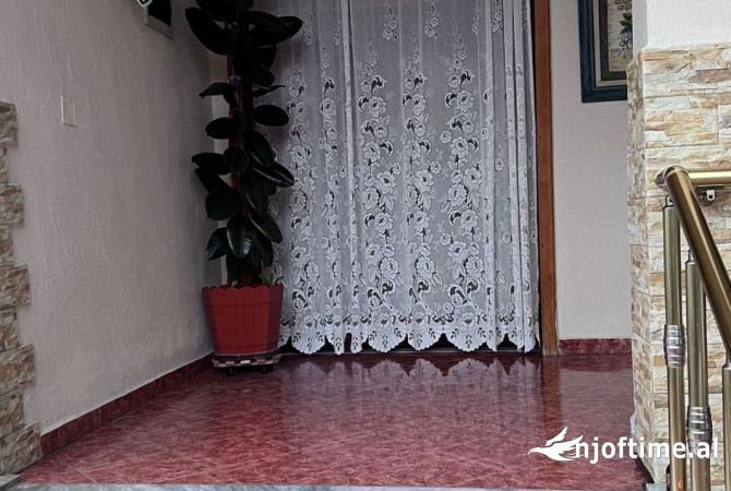 Shtepi me qera Shtepi Private ne Tirane, 2+1, Mobilimi E mobiluar, Pagesa 50,000  Leke.