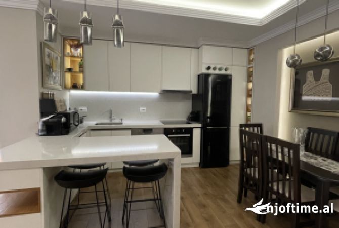 Shtepi ne shitje Apartament ne Tirane, 2+1, Mobilimi E mobiluar, Pagesa 235,000  Euro.