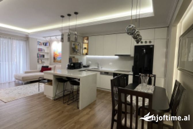 Shtepi ne shitje Apartament ne Tirane, 2+1, Mobilimi E mobiluar, Pagesa 235,000  Euro.