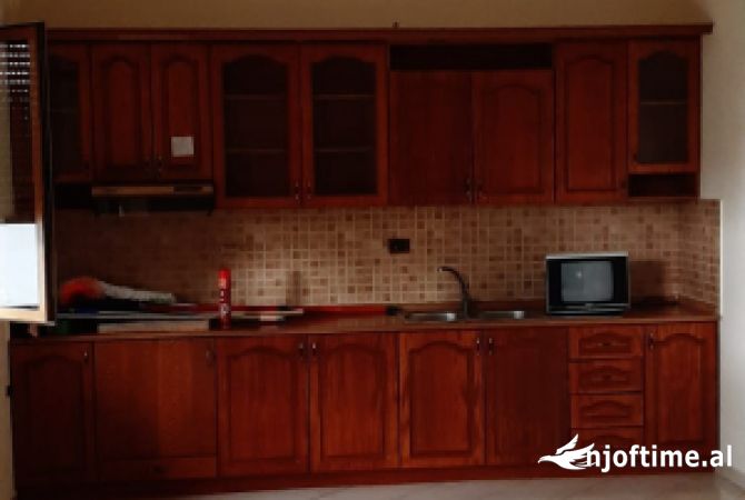 Shtepi ne shitje Shtepi Private ne Tirane, 6+1, Mobilimi Bosh, pa mobiluar, Pagesa 440,000  Euro.