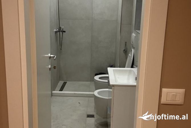 Shtepi me qera Apartament ne Tirane, 2+1, Mobilimi Bosh, pa mobiluar, Pagesa 950  Euro.