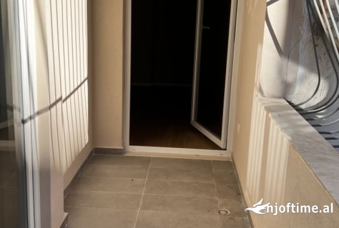 Shtepi me qera Apartament ne Tirane, 2+1, Mobilimi Bosh, pa mobiluar, Pagesa 950  Euro.