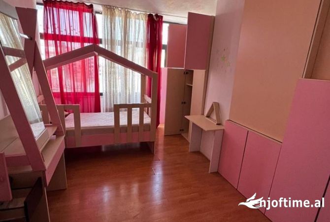 Shtepi ne shitje Apartament ne Tirane, 2+1, Mobilimi E mobiluar, Pagesa 205,000  Euro.