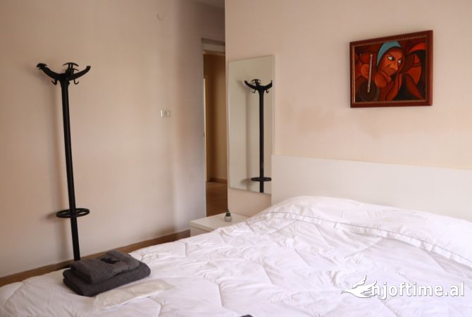 Shtepi ne shitje Apartament ne Tirane, 1+1, Mobilimi E mobiluar, Pagesa 130,000  Euro.