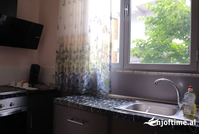 Shtepi ne shitje Apartament ne Tirane, 1+1, Mobilimi E mobiluar, Pagesa 130,000  Euro.