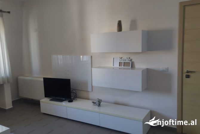 Shtepi me qera Apartament ne Tirane, 2+1, Mobilimi E mobiluar, Pagesa 700  Euro.