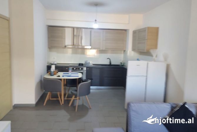Shtepi me qera Apartament ne Tirane, 2+1, Mobilimi E mobiluar, Pagesa 700  Euro.