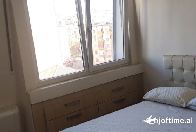 Shtepi me qera Apartament ne Tirane, 2+1, Mobilimi E mobiluar, Pagesa 700  Euro.