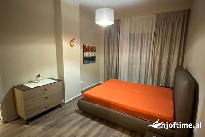 Shtepi me qera Apartament ne Tirane, 2+1, Mobilimi E mobiluar, Pagesa 80,000  Leke.