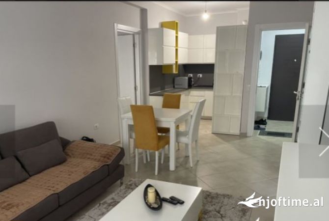 Shtepi me qera Apartament ne Tirane, 2+1, Mobilimi E mobiluar, Pagesa 750  Euro.