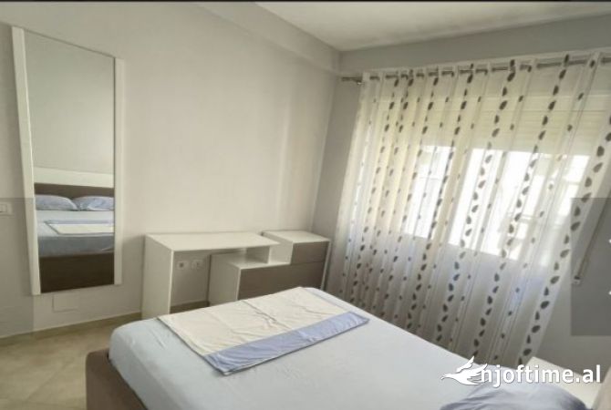 Shtepi me qera Apartament ne Tirane, 2+1, Mobilimi E mobiluar, Pagesa 750  Euro.