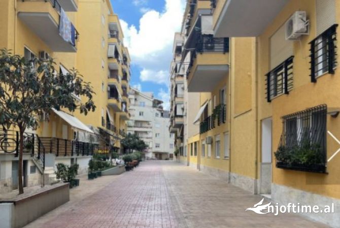 Shtepi me qera Apartament ne Tirane, 2+1, Mobilimi E mobiluar, Pagesa 750  Euro.