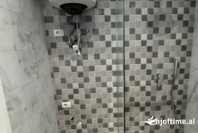 Shtepi ne shitje Apartament ne Tirane, 2+1, Mobilimi Bosh, pa mobiluar, Pagesa 175,000  Euro.