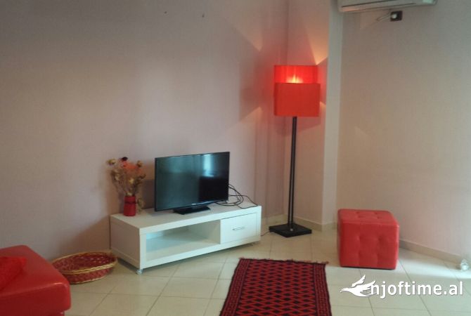 Shtepi me qera Apartament ne Tirane, 2+1, Mobilimi E mobiluar, Pagesa 500  Euro.