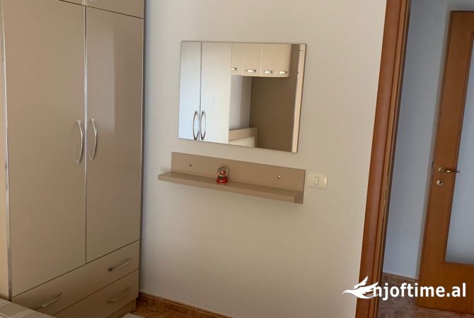 Shtepi me qera Apartament ne Tirane, 2+1, Mobilimi E mobiluar, Pagesa 70,000  Leke.