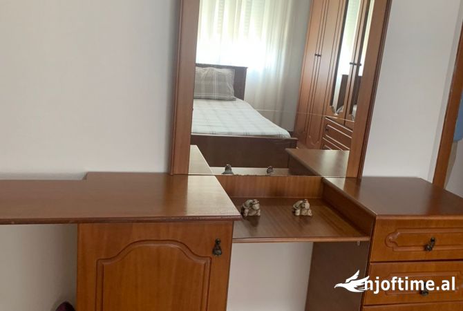 Shtepi me qera Apartament ne Tirane, 2+1, Mobilimi E mobiluar, Pagesa 70,000  Leke.