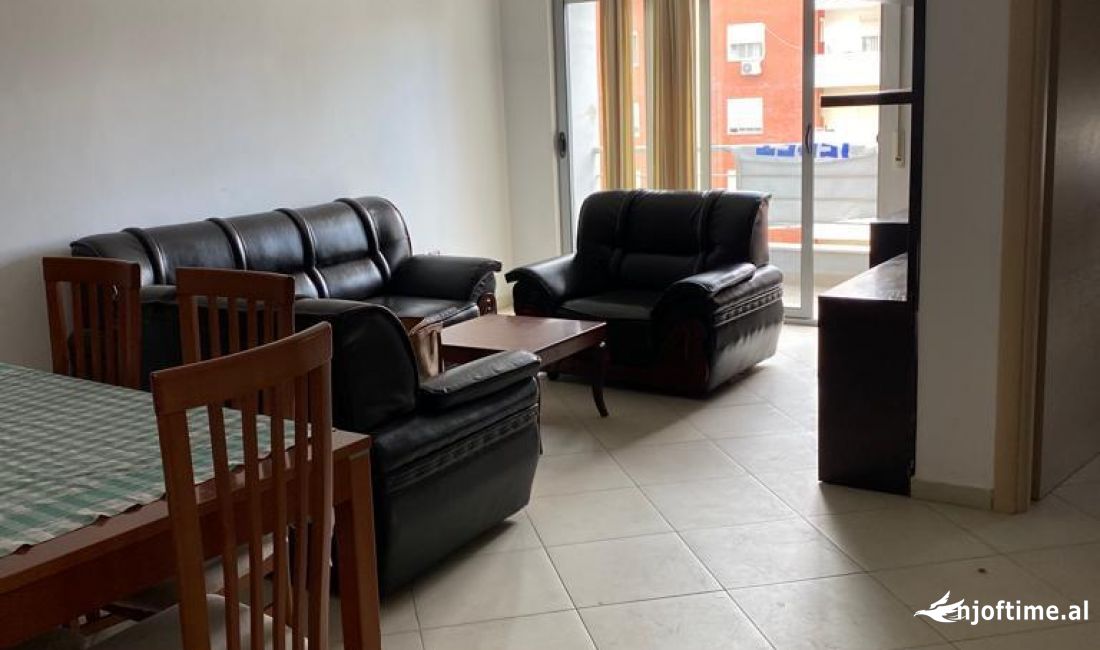 Shtepi me qera Apartament ne Tirane, 2+1, Mobilimi E mobiluar, Pagesa 450  Euro.