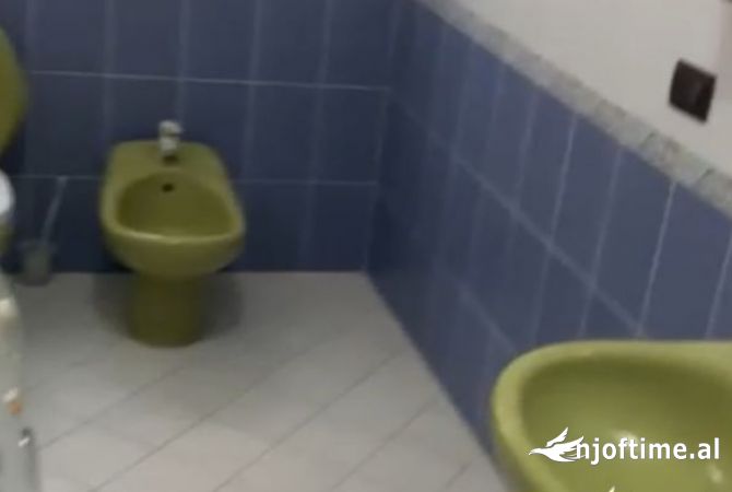 Shtepi me qera Shtepi Private ne Tirane, 2+1, Mobilimi E mobiluar, Pagesa 40,000  Leke.