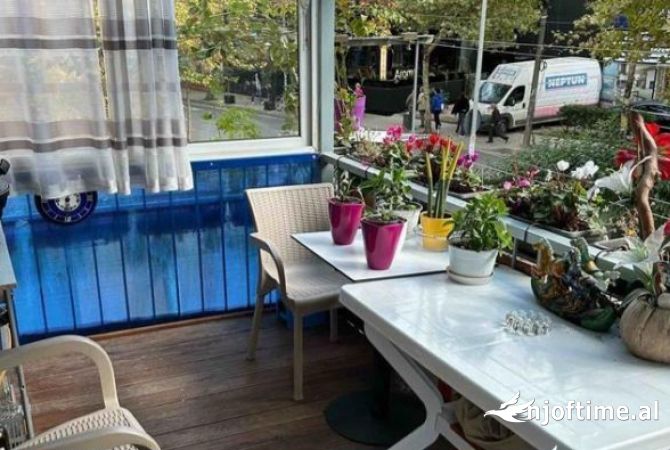 Shtepi ne shitje Apartament ne Tirane, 1+1, Mobilimi E mobiluar, Pagesa 100,000  Euro.